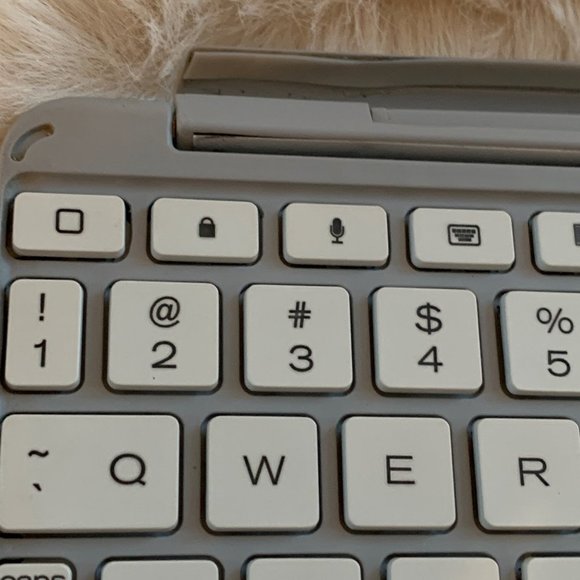 ZAGG Book Keyboard and Case‎ for iPad mini 2 or 3 White Silver - Picture 2 of 13